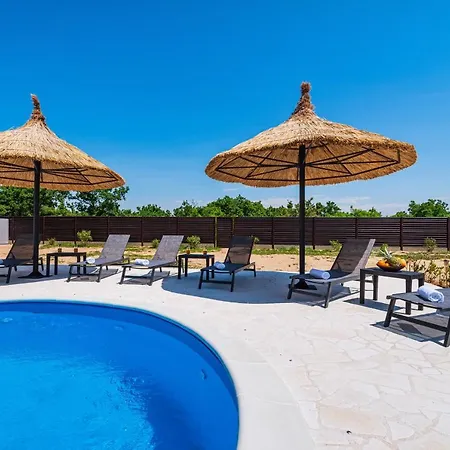 My Dalmatia - Toma With Private Swimming Pool ベンコヴァツ