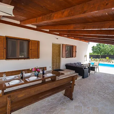 My Dalmatia - Toma With Private Swimming Pool 4* ベンコヴァツ