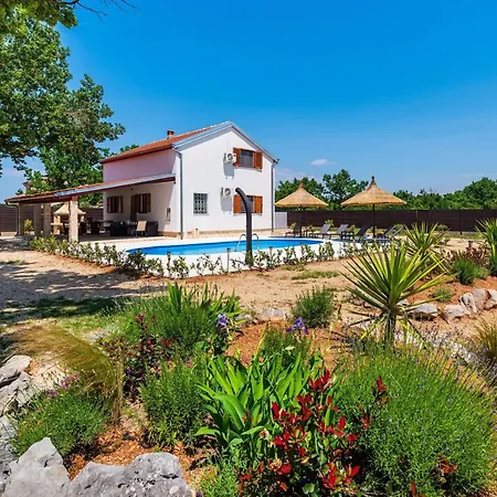 My Dalmatia - Toma With Private Swimming Pool Benkovac