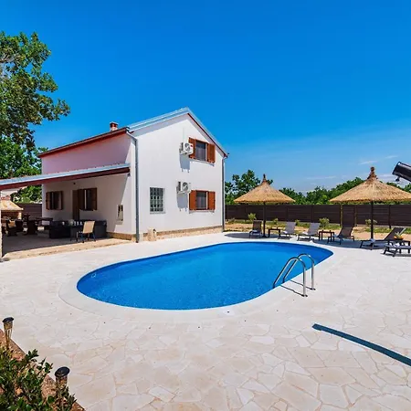 My Dalmatia - Toma With Private Swimming Pool Benkovac