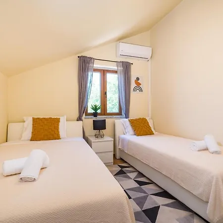 My Dalmatia - Toma With Private Swimming Pool Hotel Benkovac