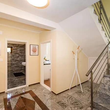 My Dalmatia - Toma With Private Swimming Pool Benkovac